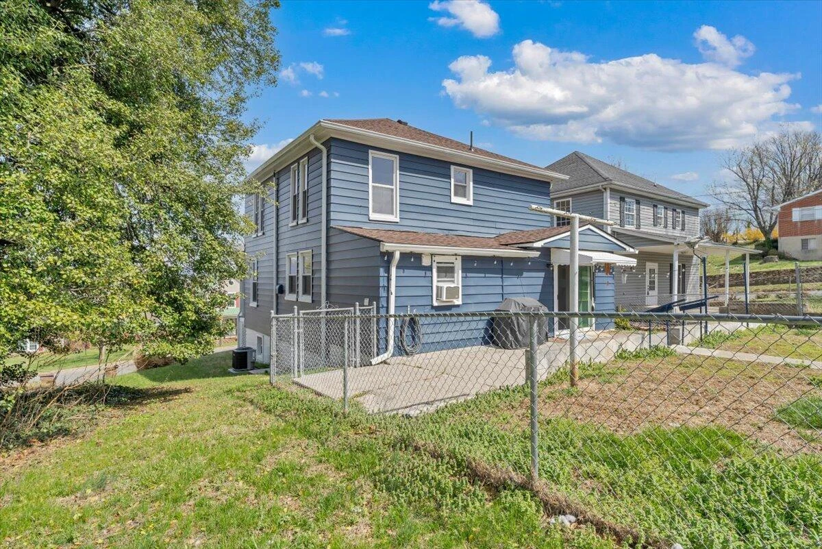 421 Jefferson AVE - Photo 45