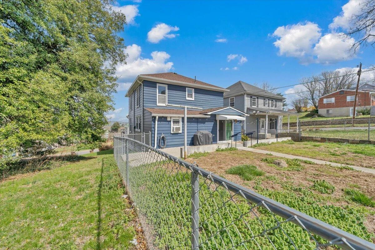 421 Jefferson AVE - Photo 46