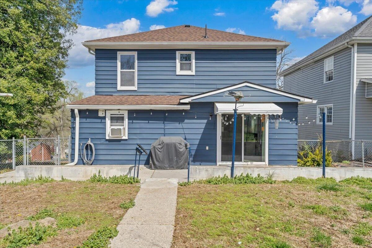 421 Jefferson AVE - Photo 47