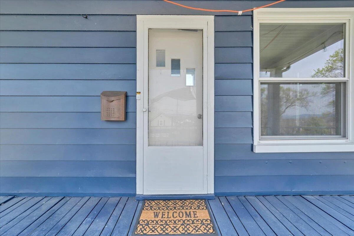 421 Jefferson AVE - Photo 5
