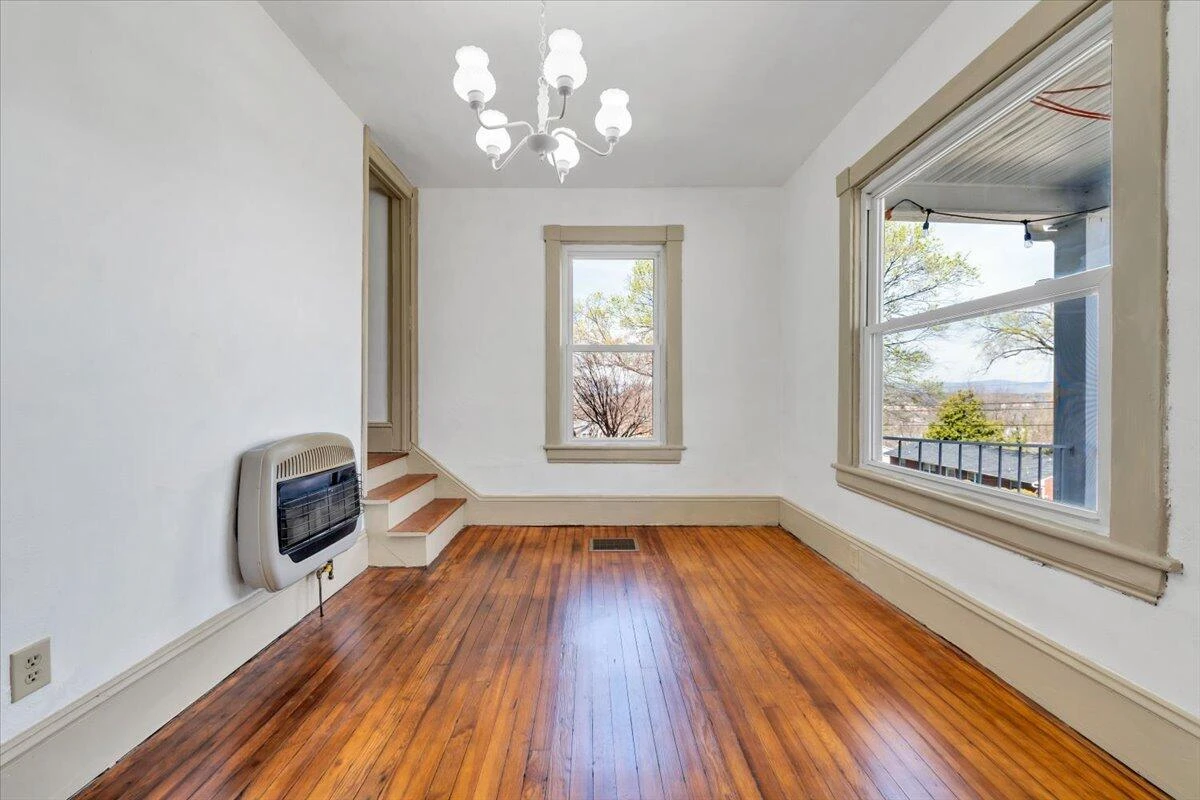421 Jefferson AVE - Photo 7