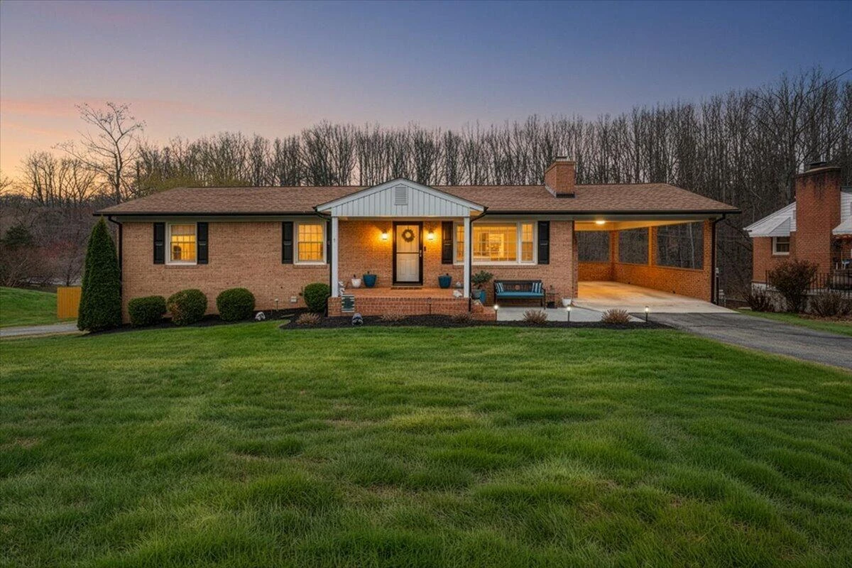230 Dawnridge DR - Photo 2