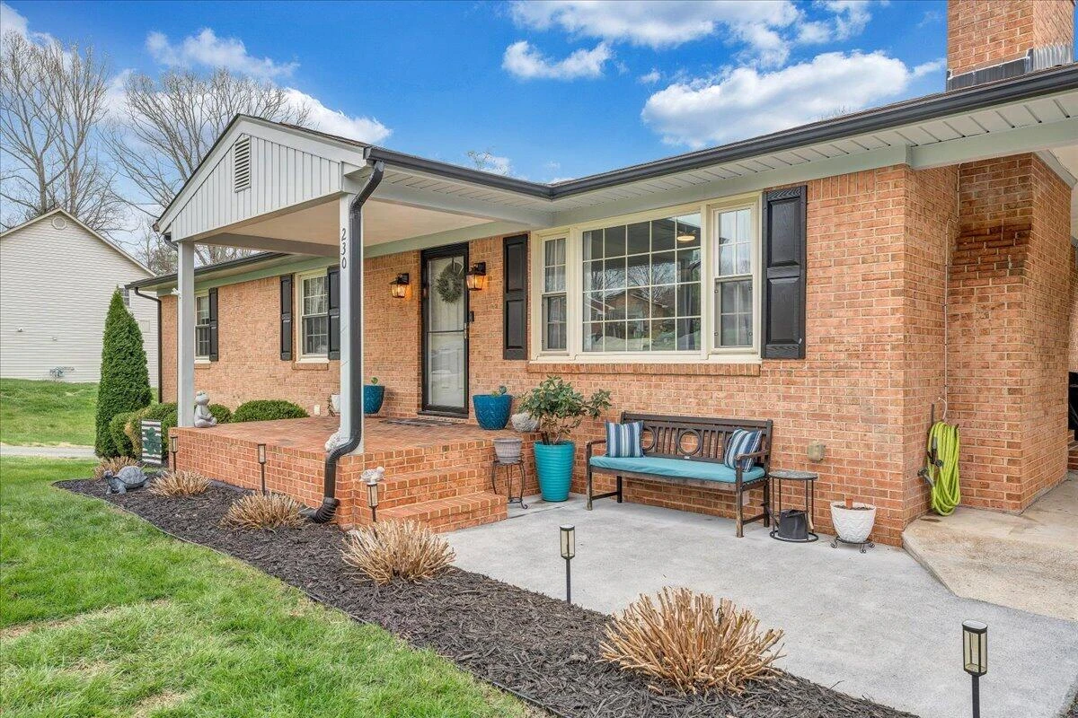 230 Dawnridge DR - Photo 3