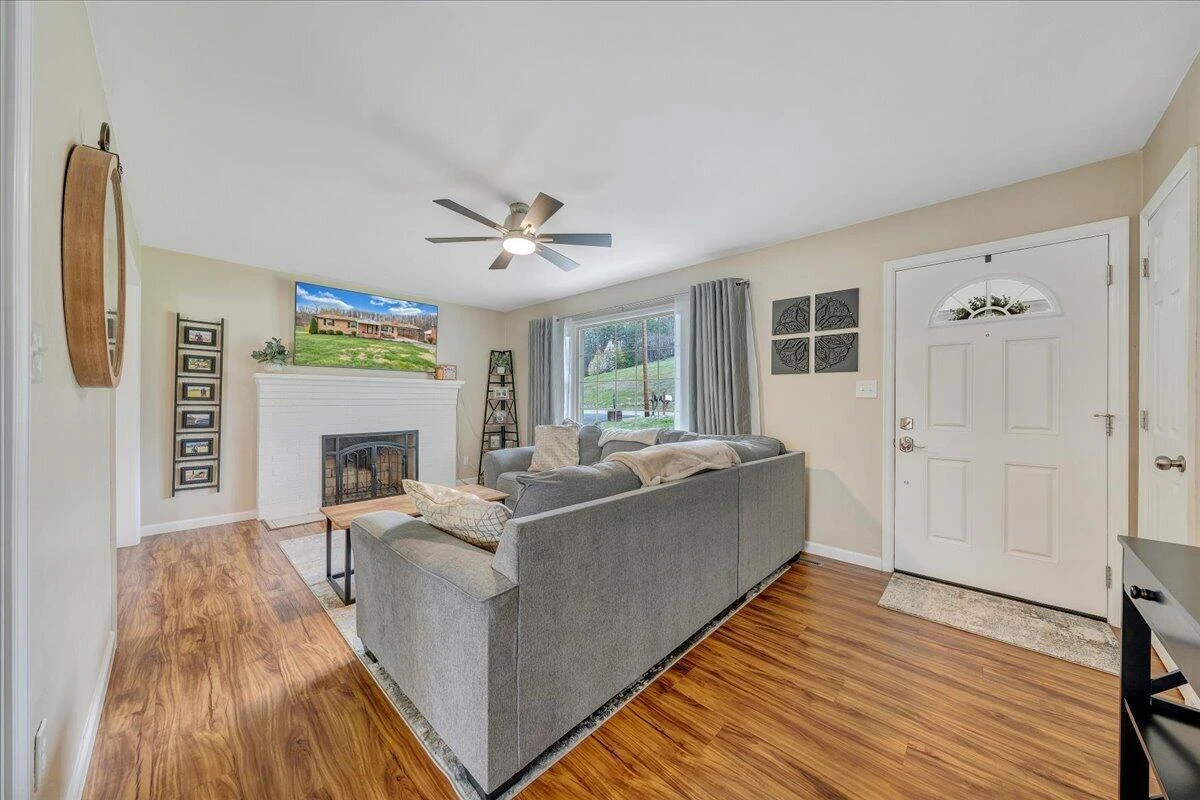 230 Dawnridge DR - Photo 6