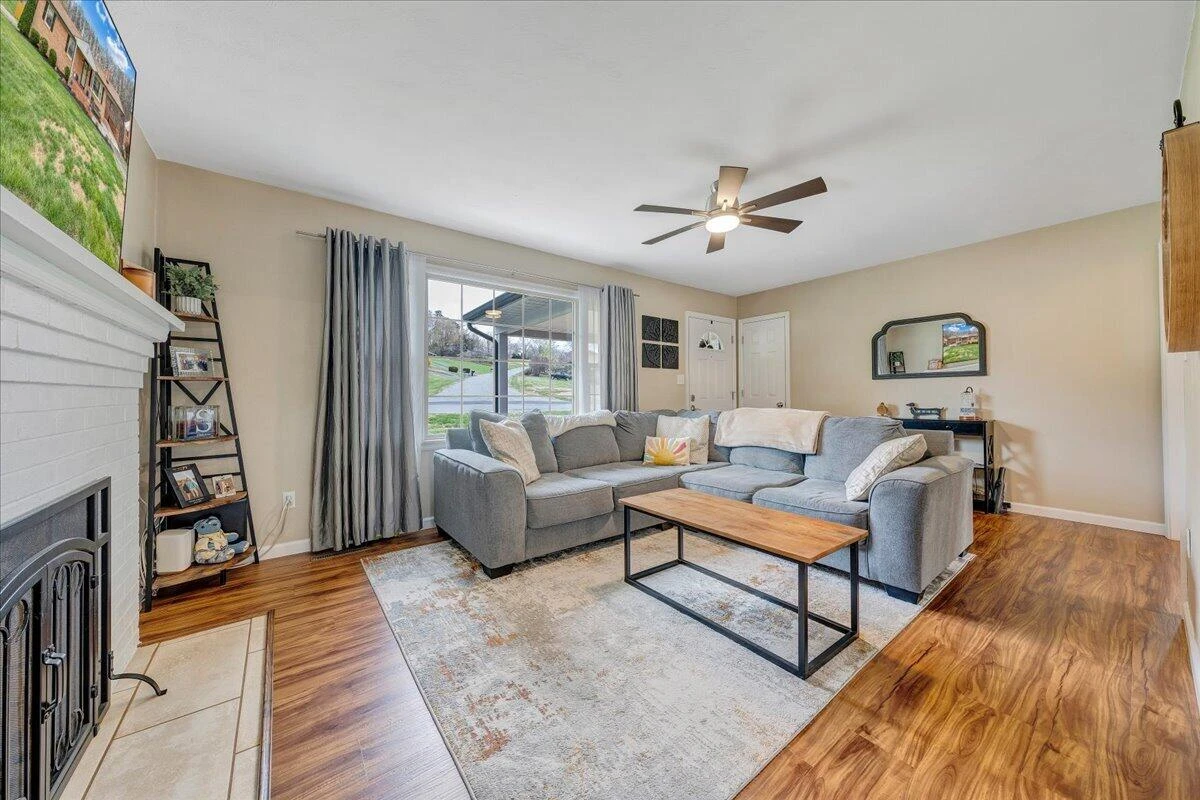 230 Dawnridge DR - Photo 7