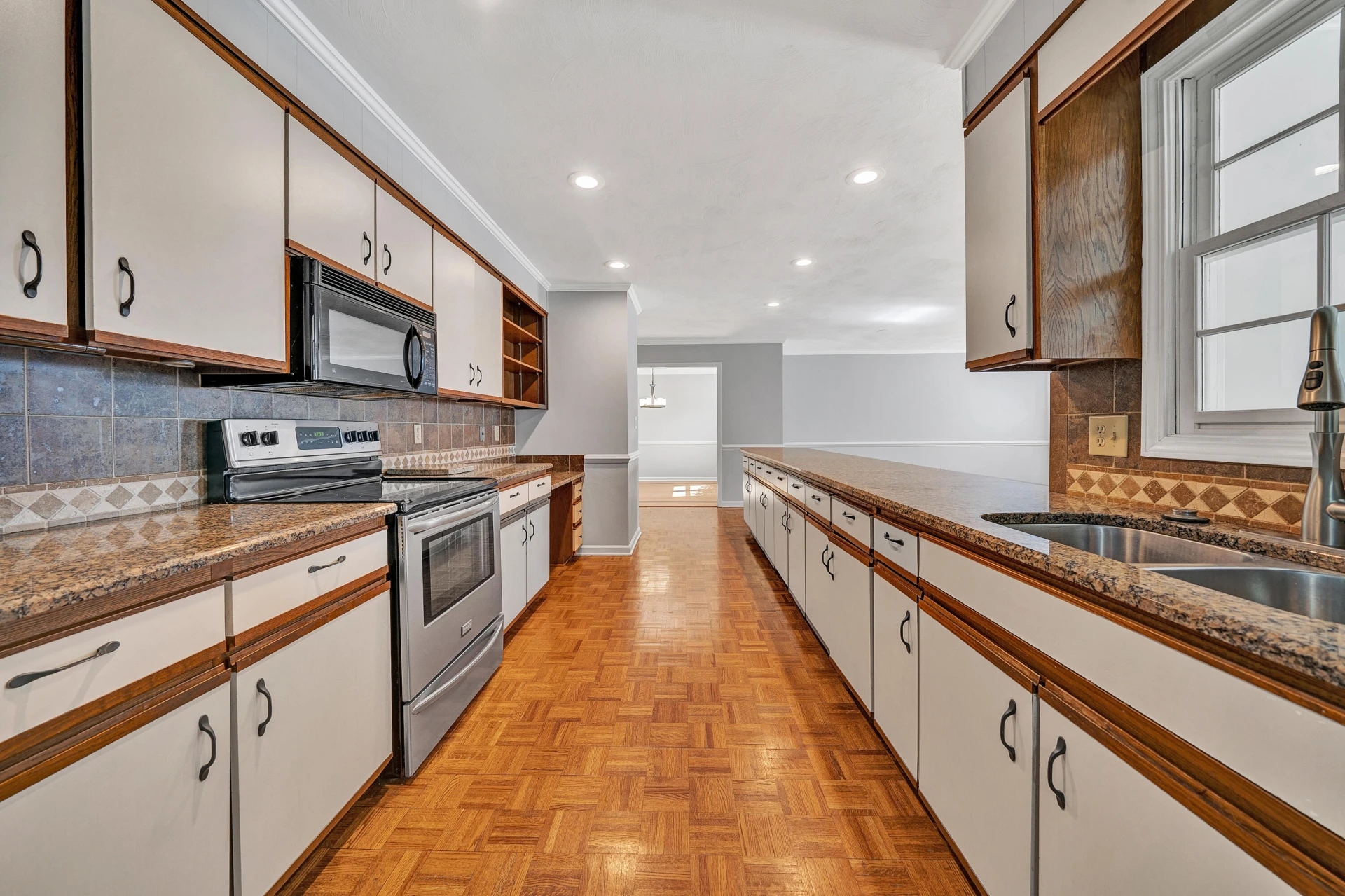 1660 Kingsmill DR - Photo 11