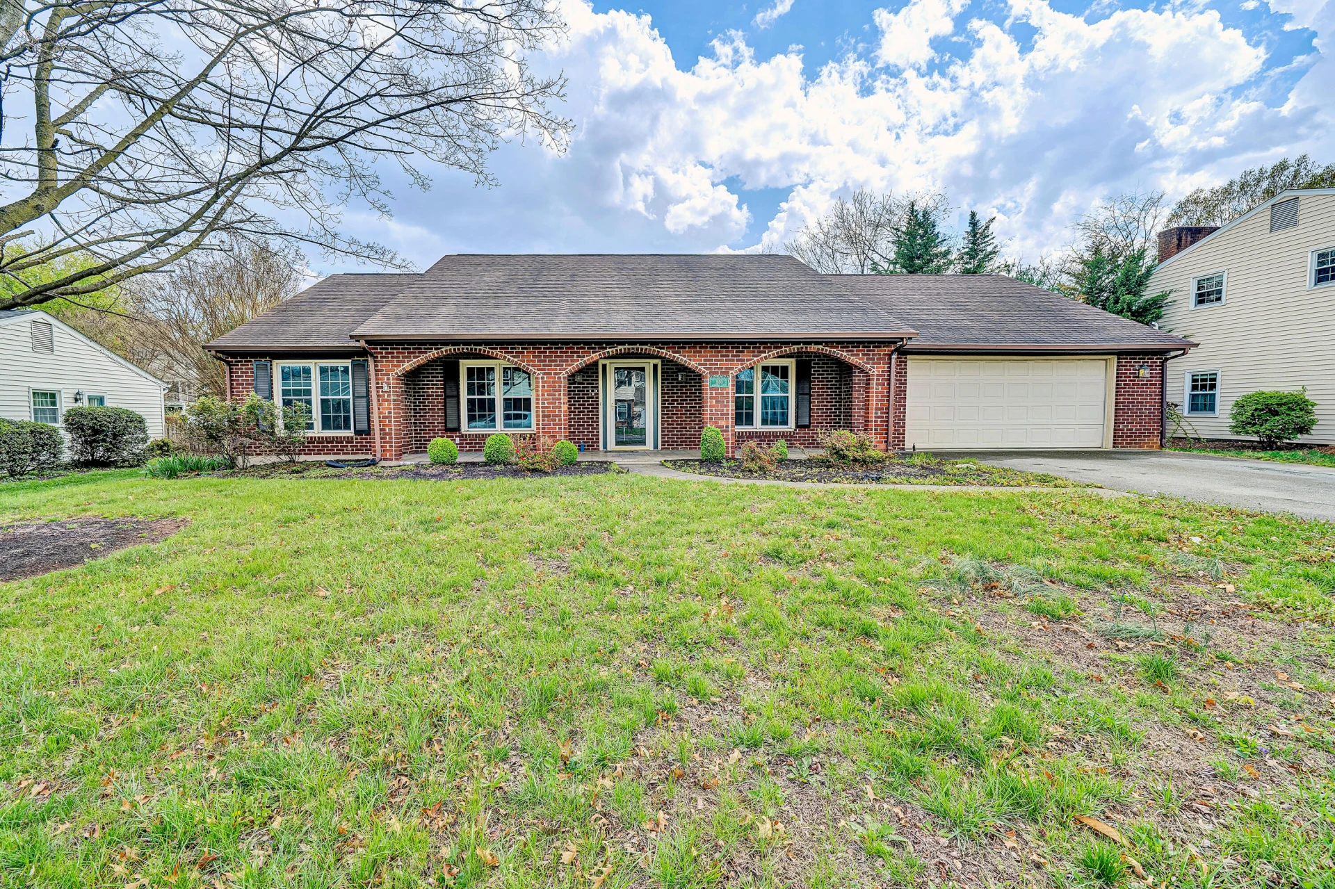 1660 Kingsmill DR - Photo 2