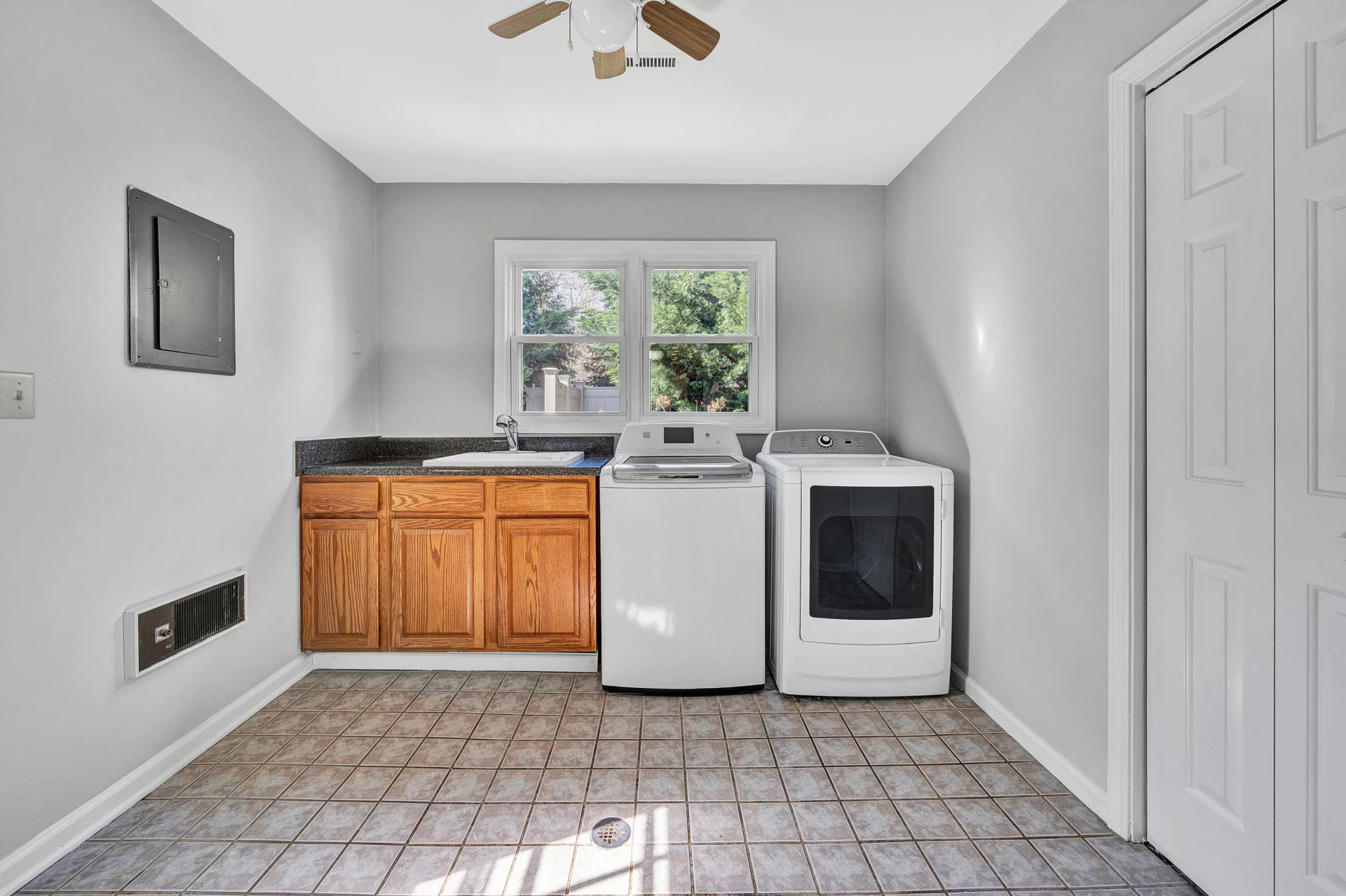 1660 Kingsmill DR - Photo 35
