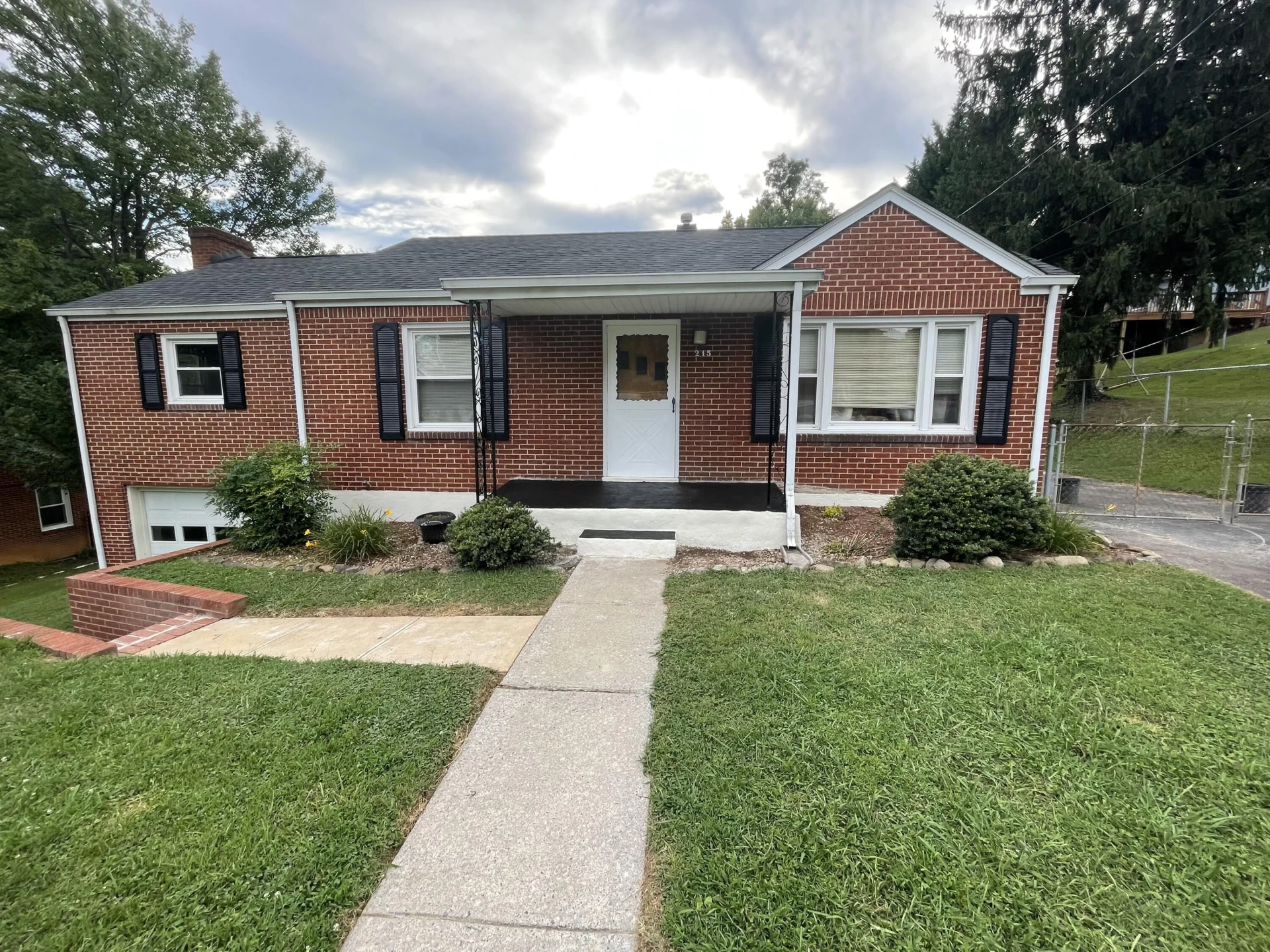 215 Barnett RD NW
