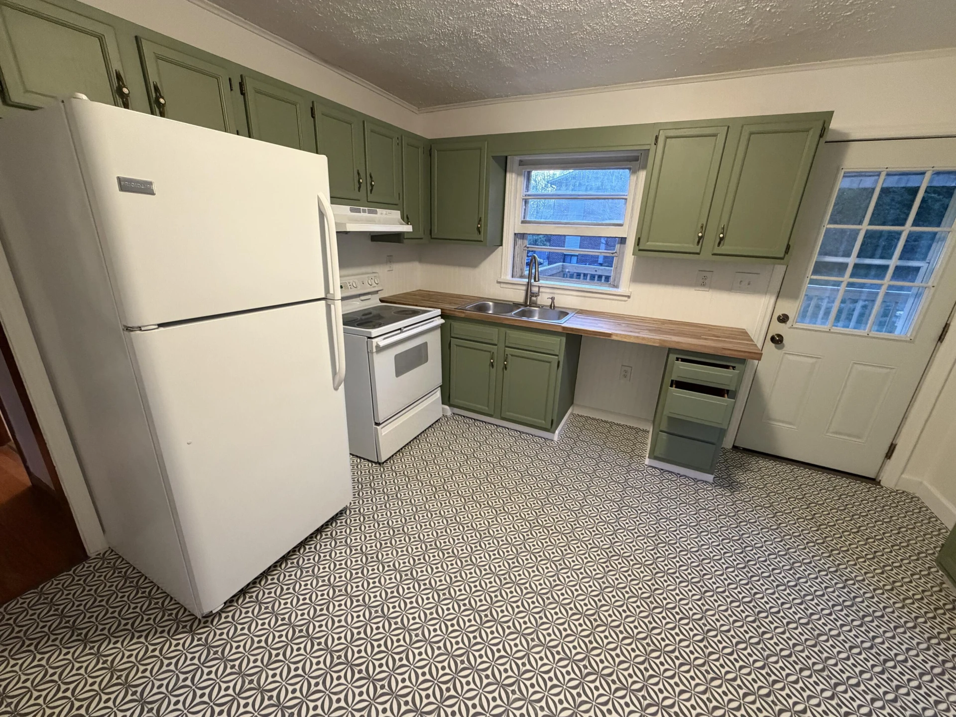 215 Barnett RD NW - Photo 4