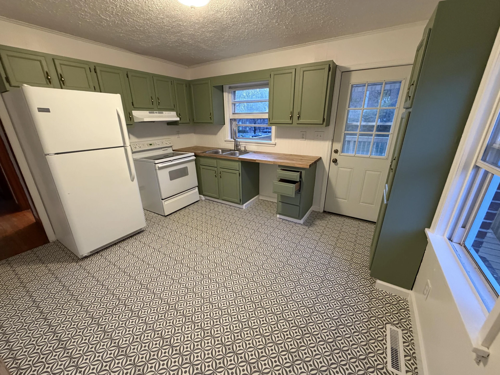 215 Barnett RD NW - Photo 5