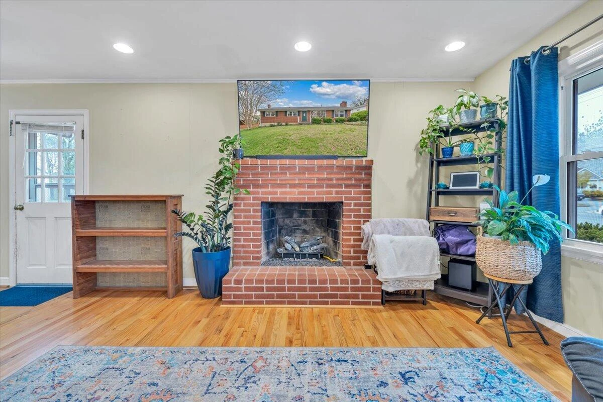 727 Plantation CIR - Photo 10