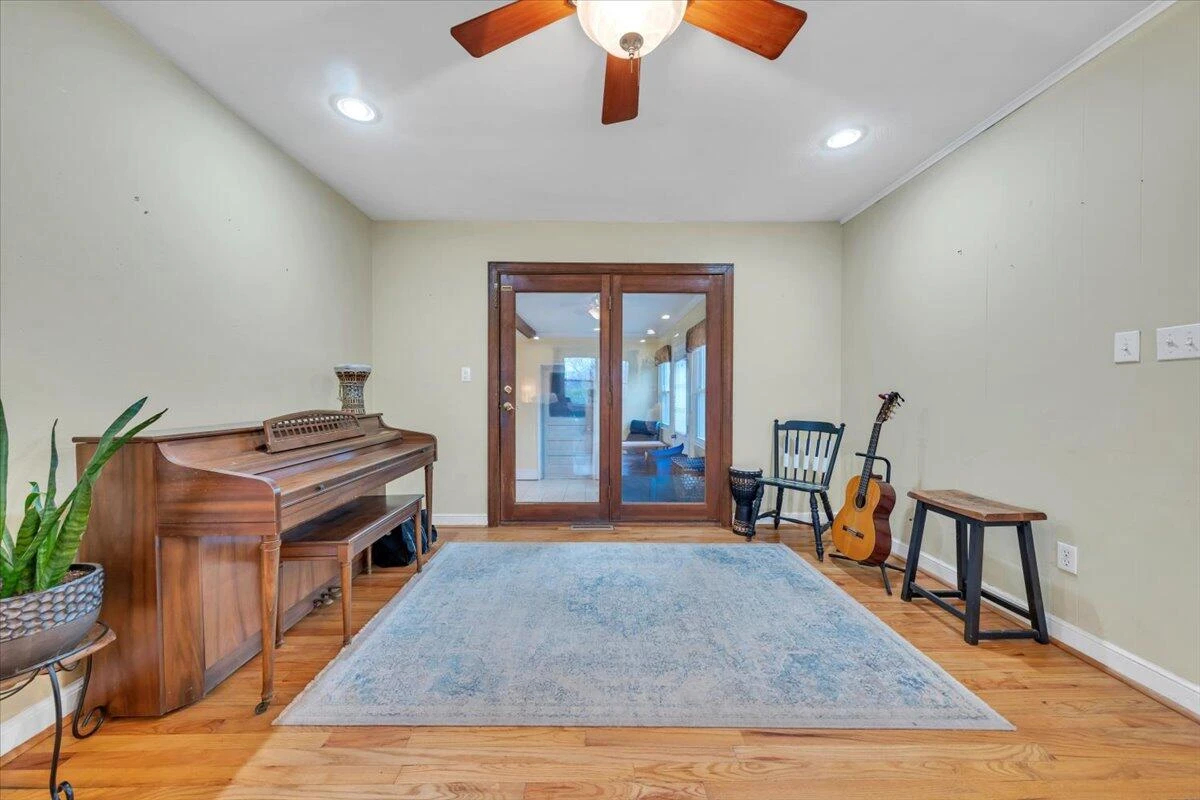 727 Plantation CIR - Photo 19