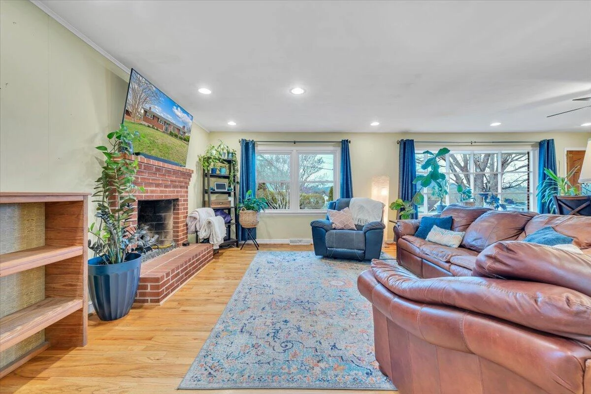 727 Plantation CIR - Photo 9
