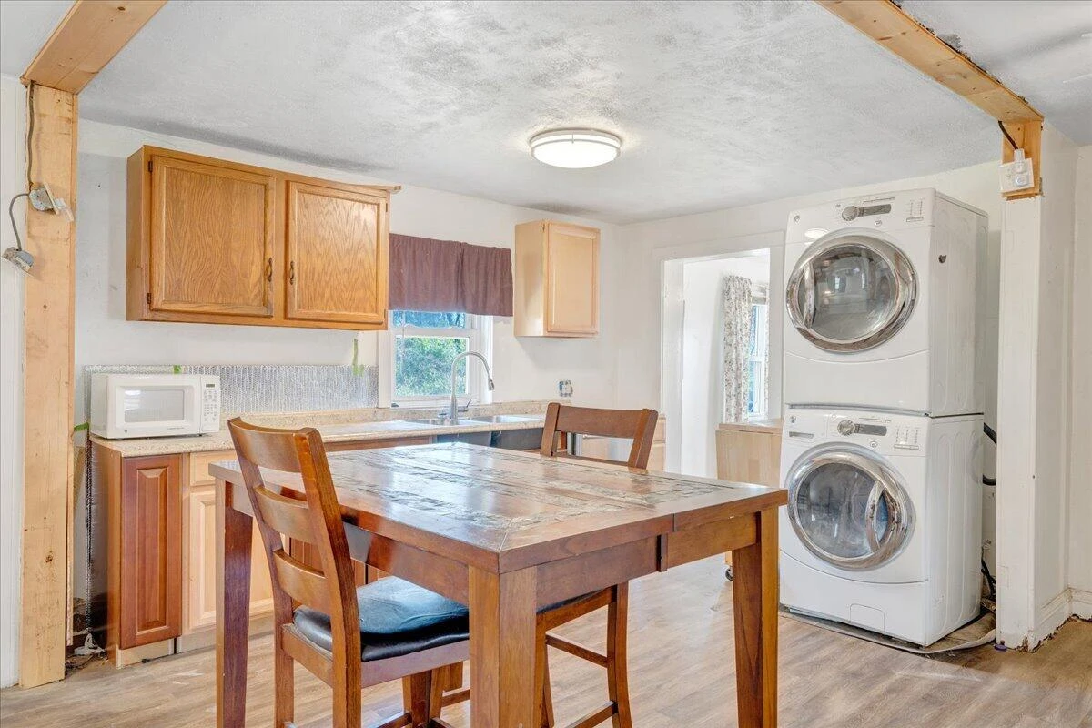 1433 Gladstone AVE SE - Photo 11