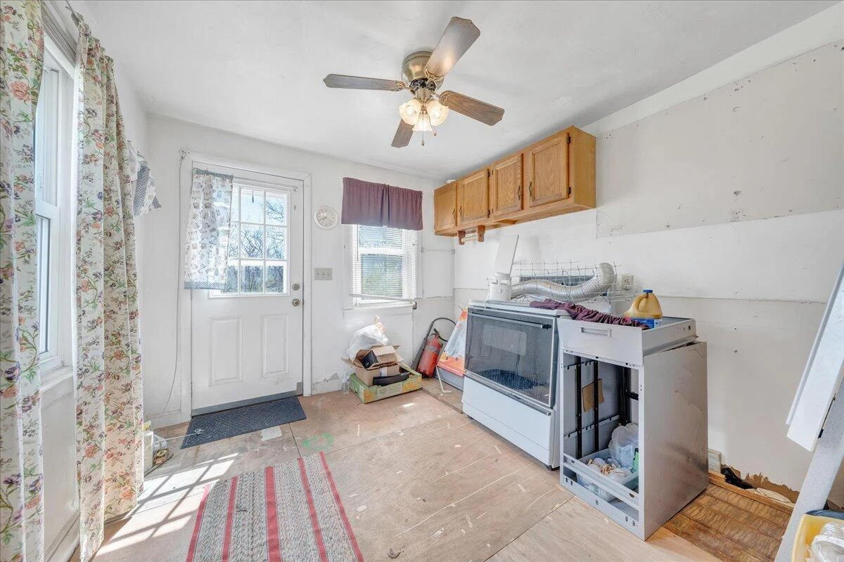 1433 Gladstone AVE SE - Photo 12