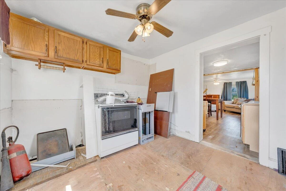 1433 Gladstone AVE SE - Photo 13