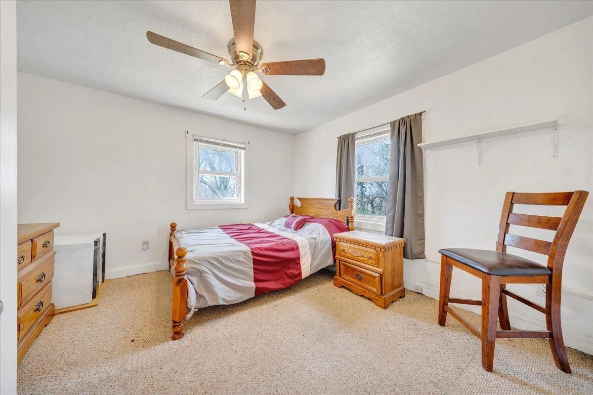 1433 Gladstone AVE SE - Photo 15