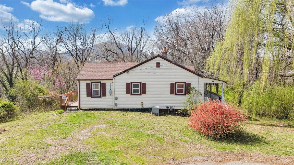 1433 Gladstone AVE SE - Photo 3