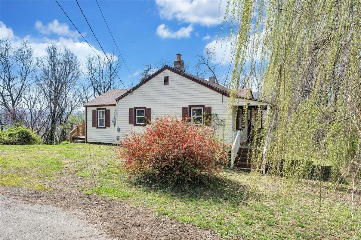 1433 Gladstone AVE SE - Photo 4