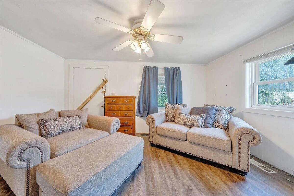 1433 Gladstone AVE SE - Photo 6