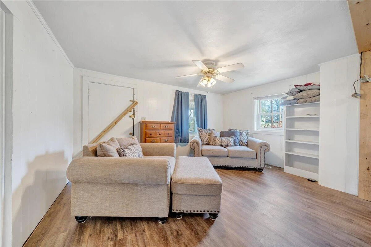1433 Gladstone AVE SE - Photo 7