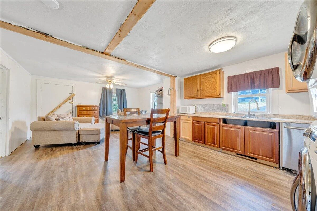 1433 Gladstone AVE SE - Photo 8