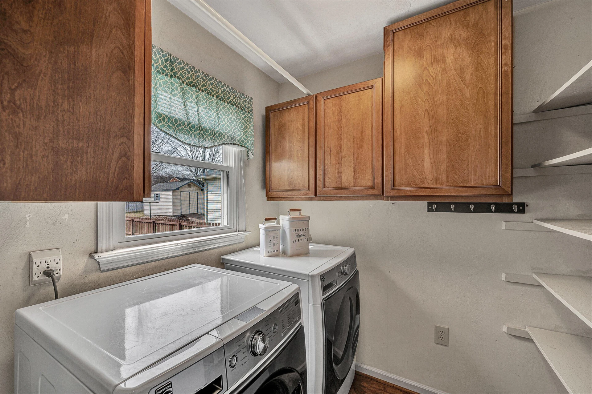712 Joan CIR - Photo 14