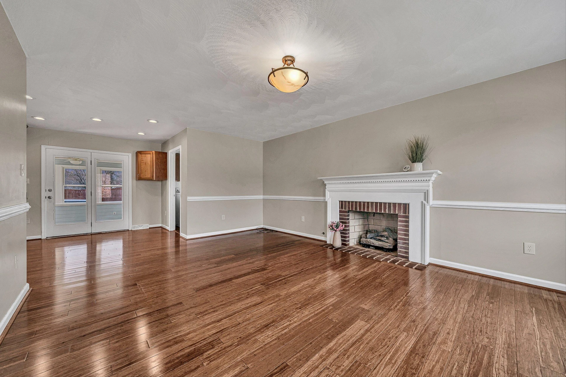 712 Joan CIR - Photo 16
