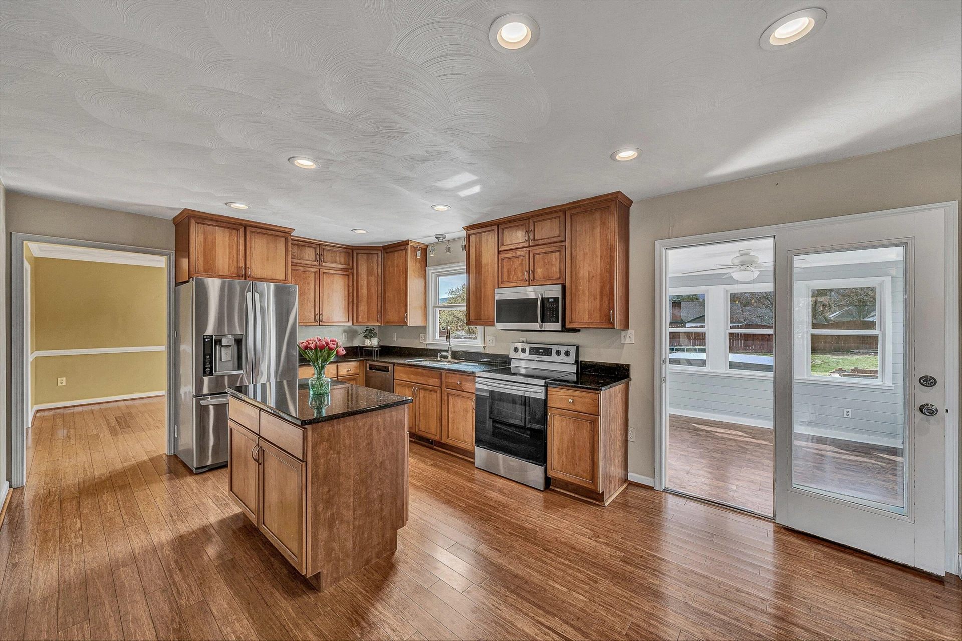 712 Joan CIR - Photo 10