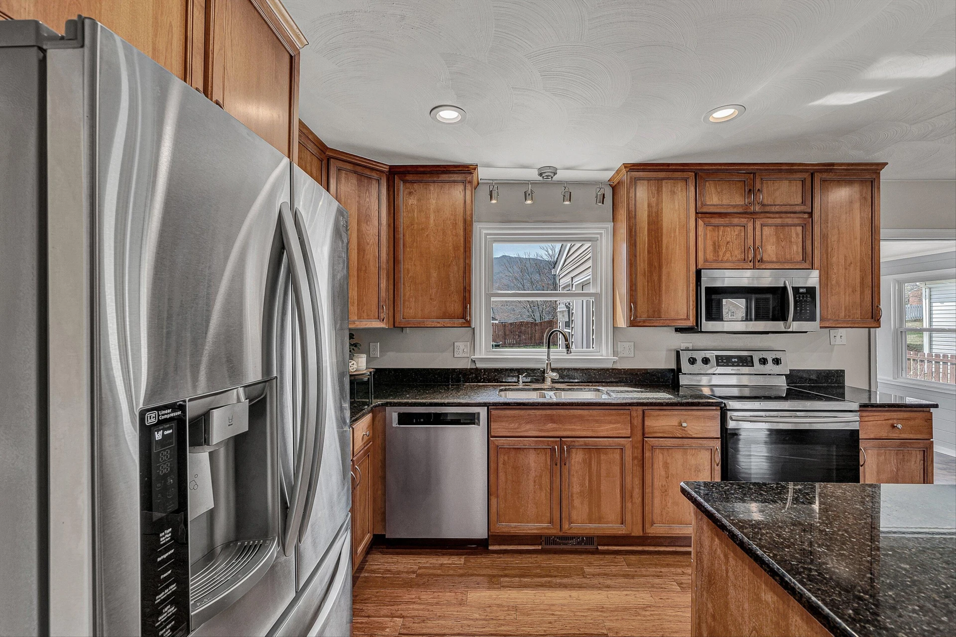 712 Joan CIR - Photo 12