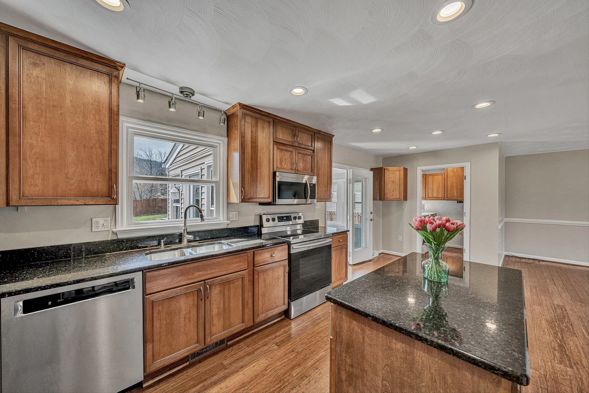 712 Joan CIR - Photo 13