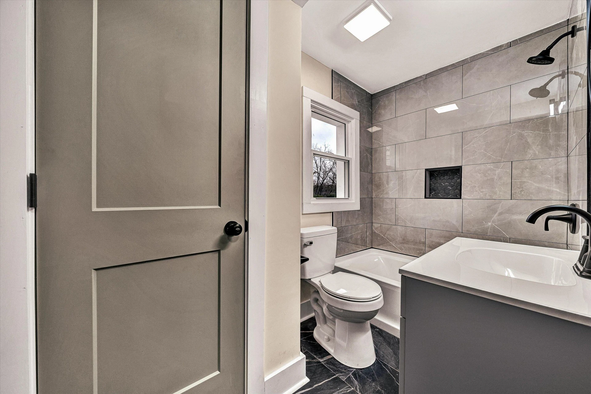2228 Eastland AVE SE - Photo 20