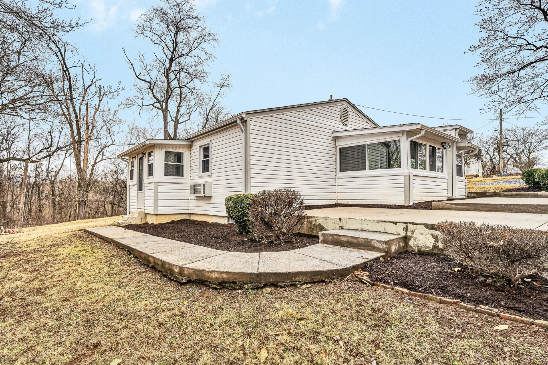 2228 Eastland AVE SE - Photo 27