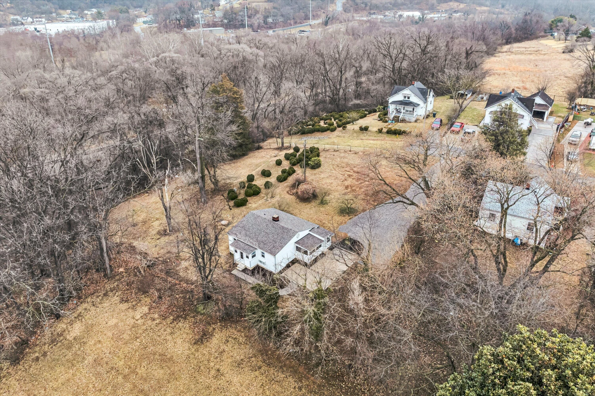 2228 Eastland AVE SE - Photo 3