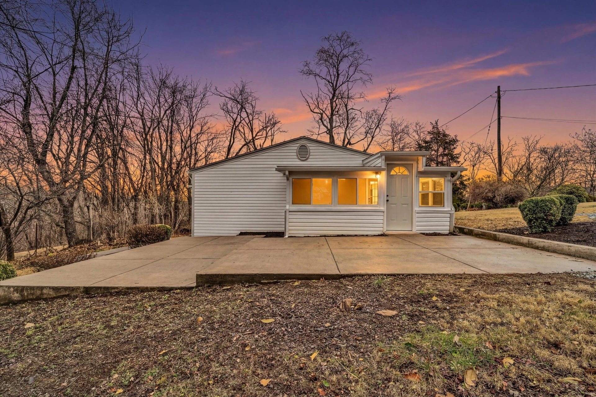 2228 Eastland AVE SE - Photo 4