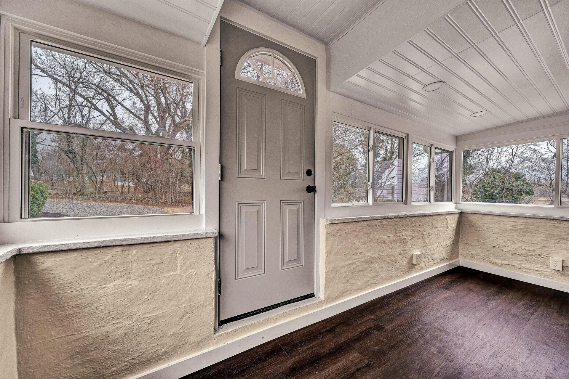 2228 Eastland AVE SE - Photo 5