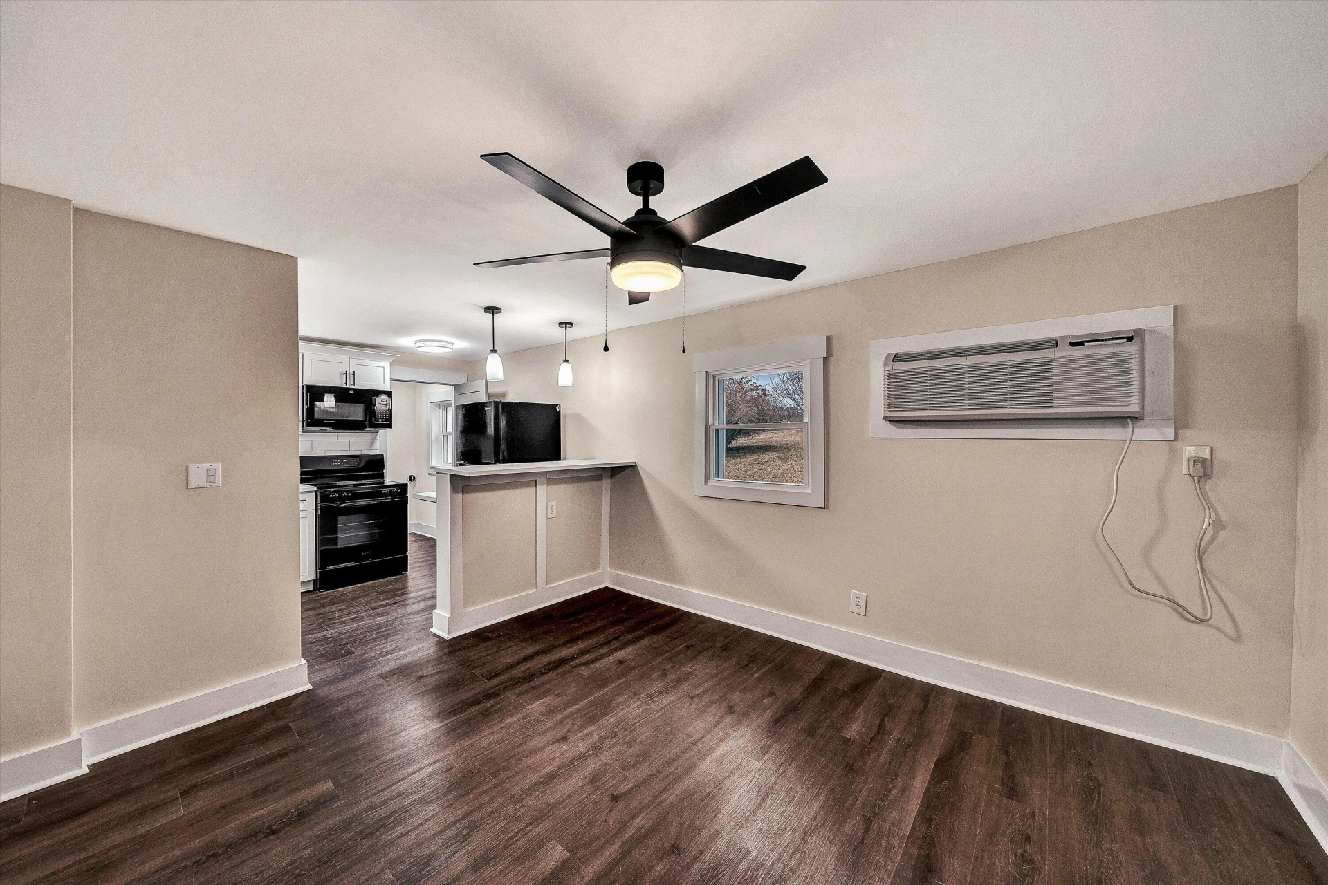 2228 Eastland AVE SE - Photo 7