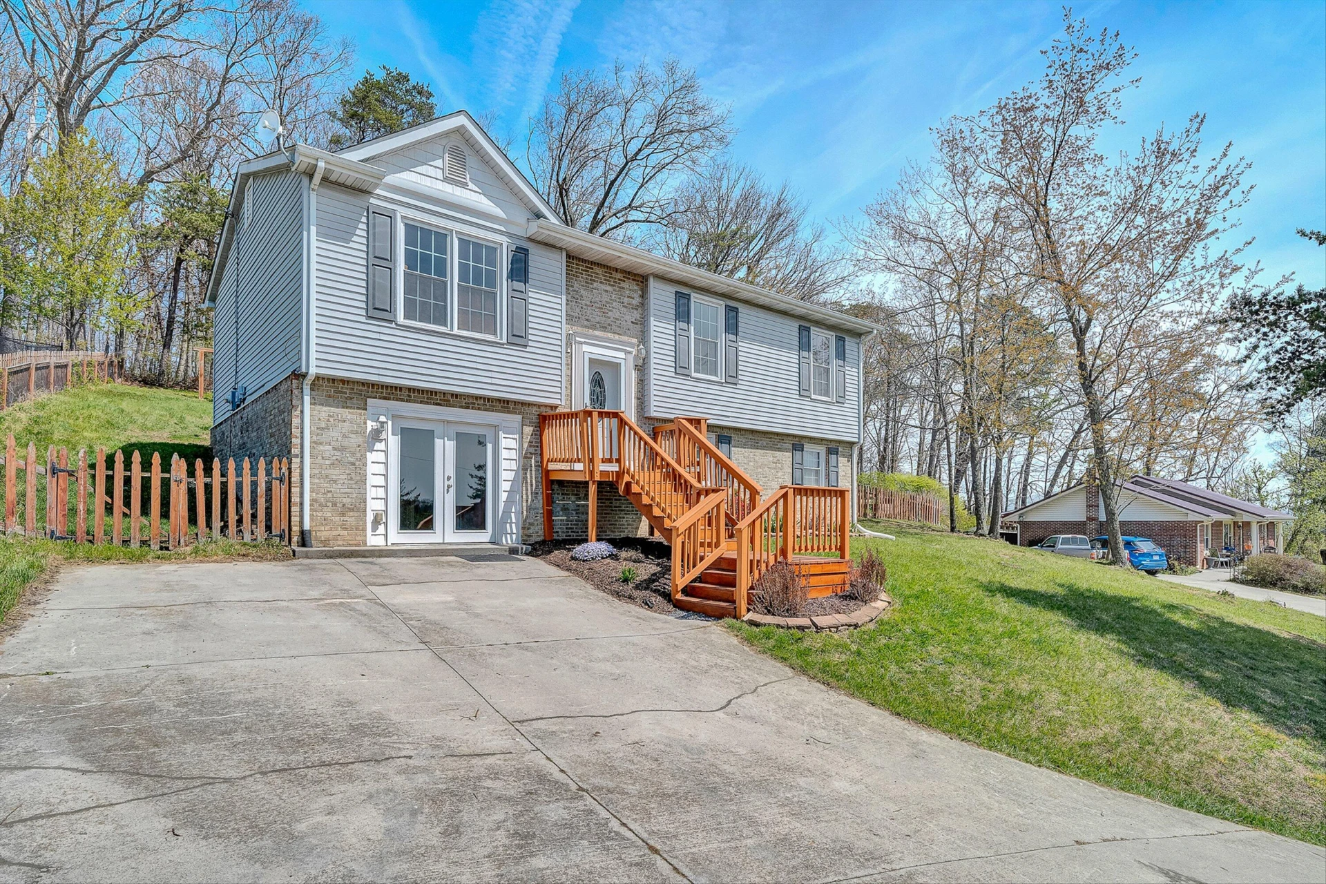 385 Tanglewood DR - Photo 10