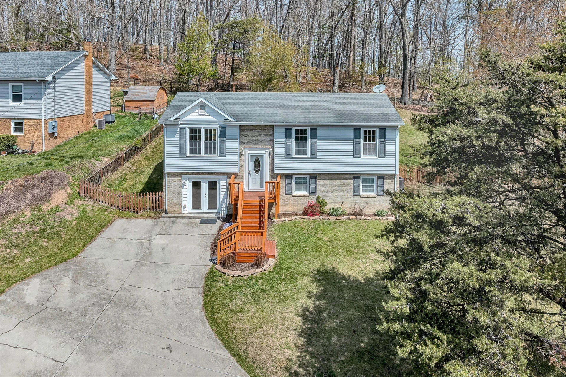 385 Tanglewood DR - Photo 11