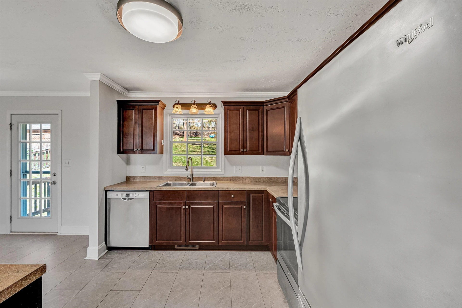 385 Tanglewood DR - Photo 13