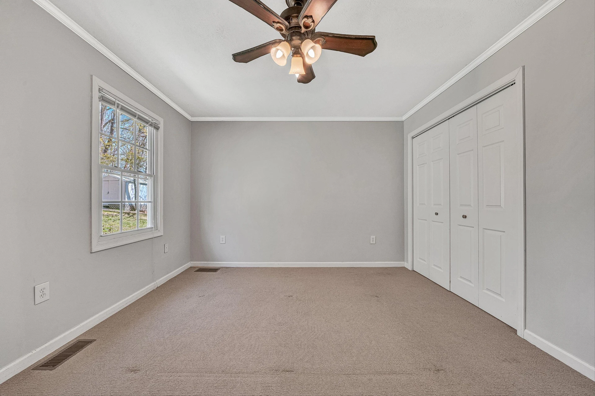 385 Tanglewood DR - Photo 17