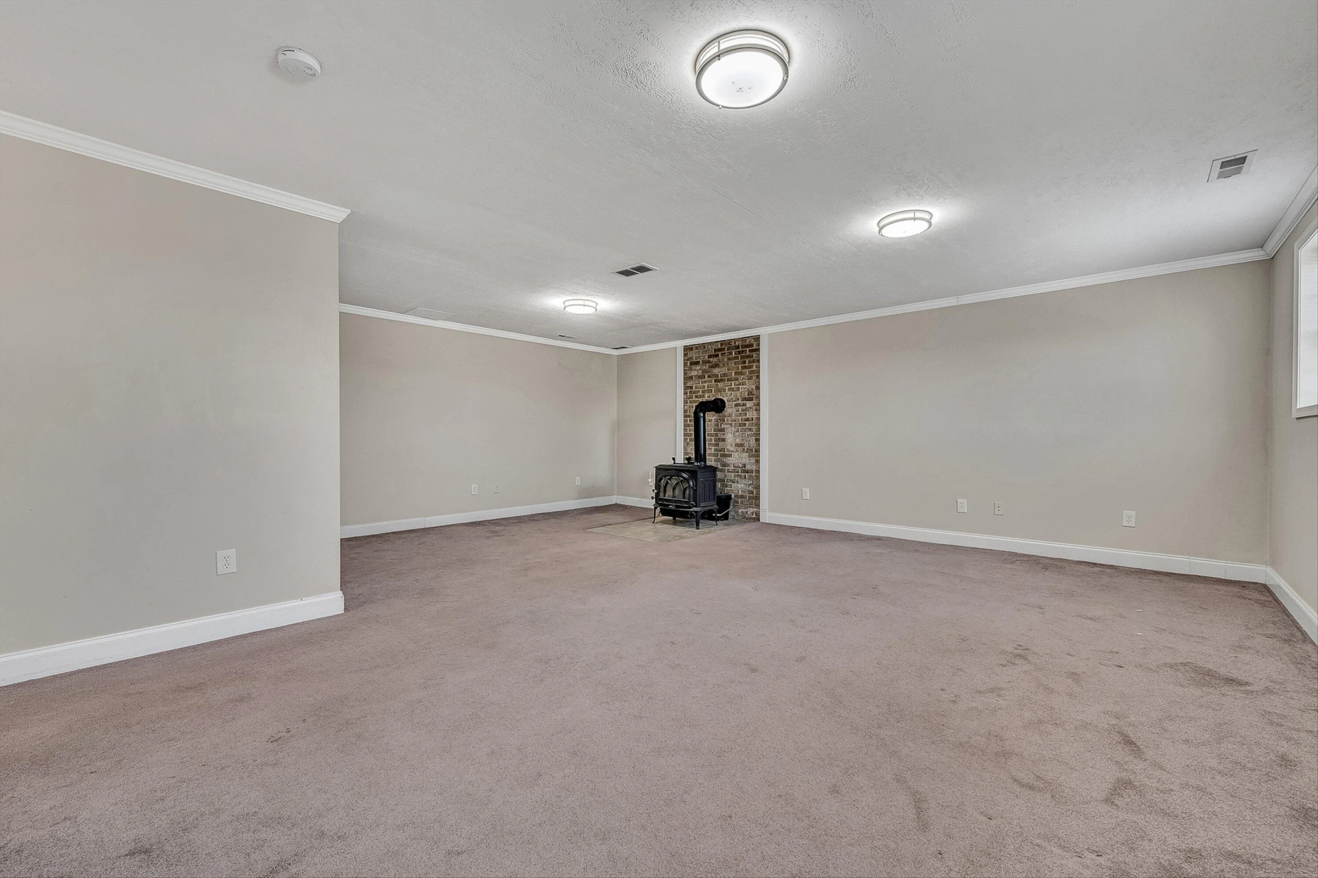 385 Tanglewood DR - Photo 25