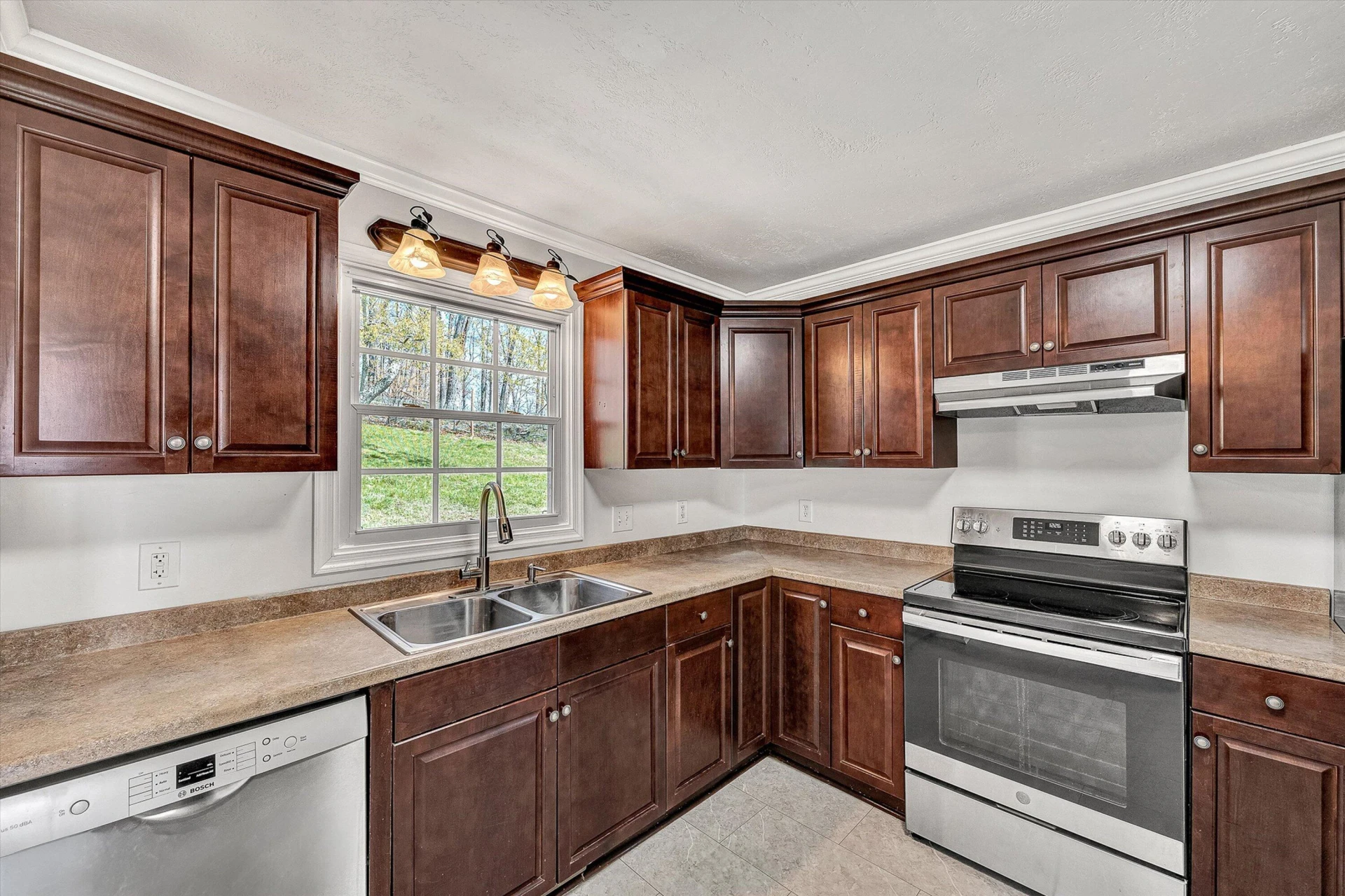 385 Tanglewood DR - Photo 3