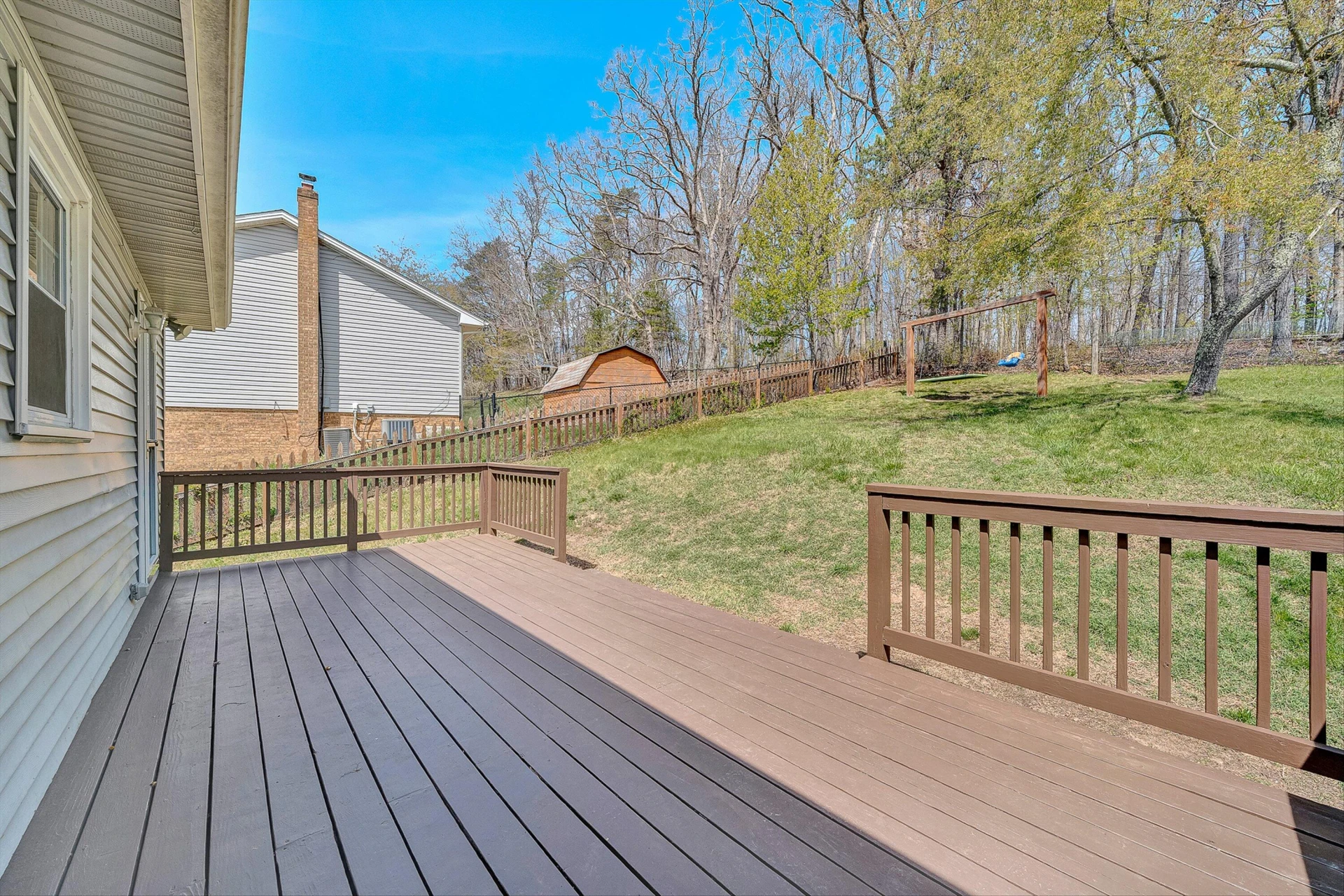 385 Tanglewood DR - Photo 33