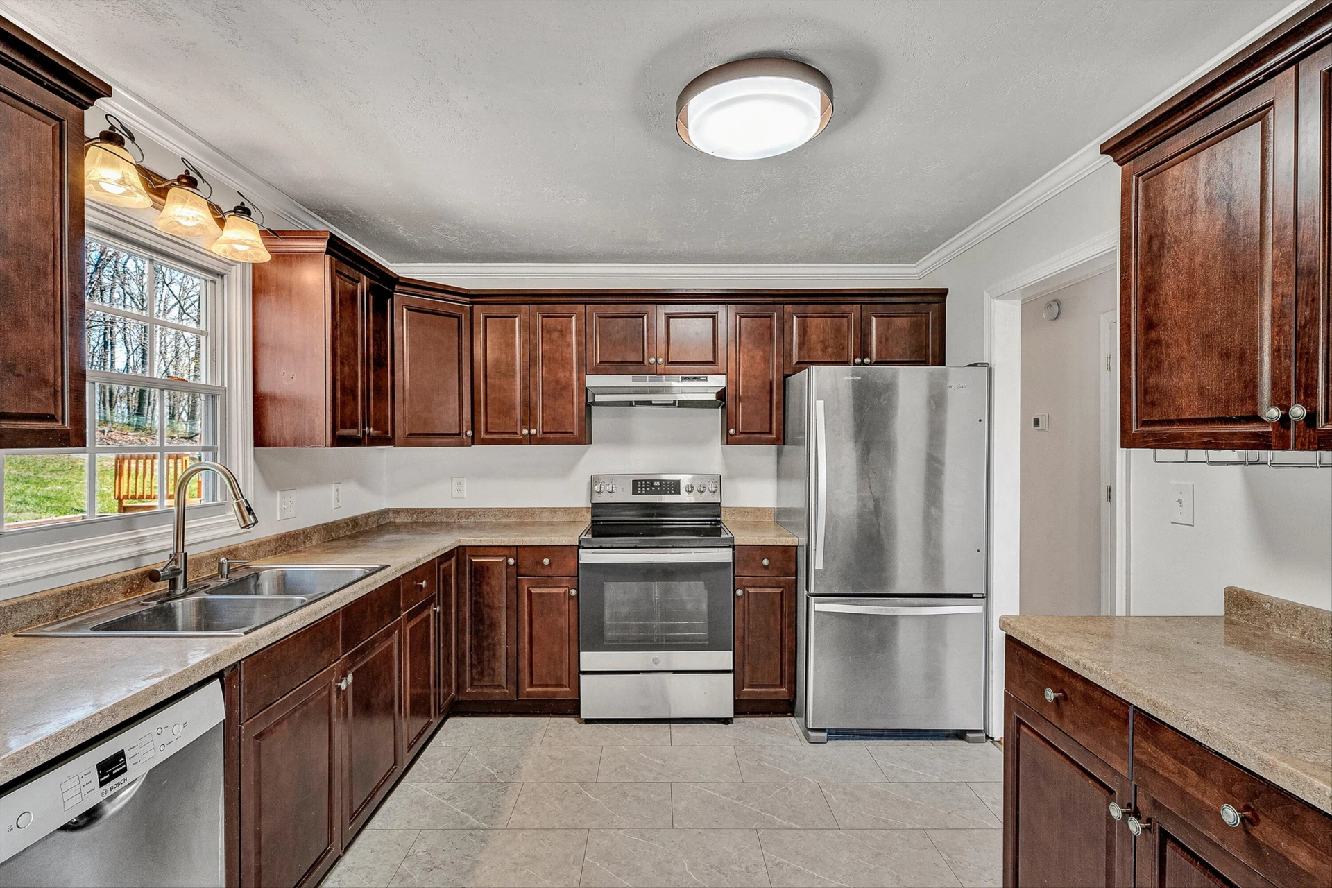 385 Tanglewood DR - Photo 4