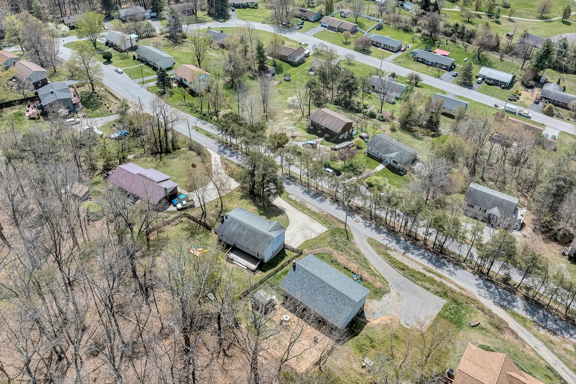 385 Tanglewood DR - Photo 40