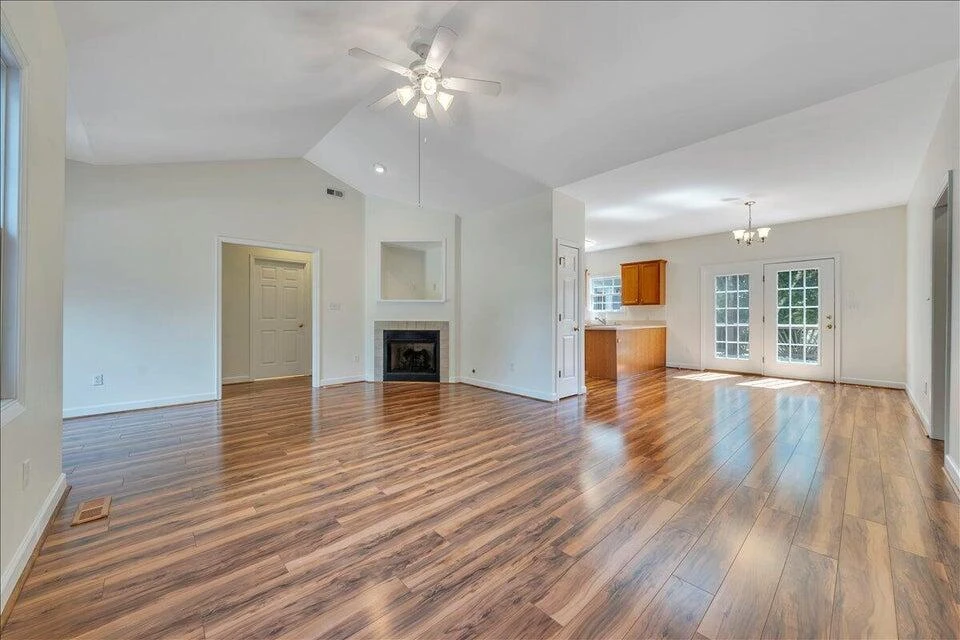 141 Chestnut Creek DR - Photo 15