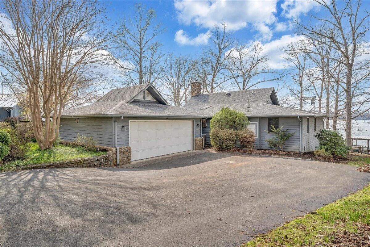 223 Lee DR