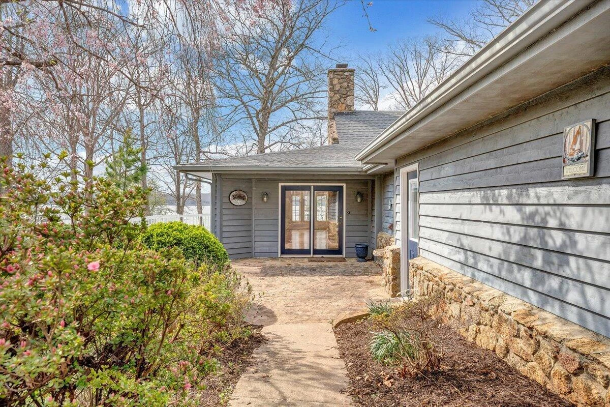 223 Lee DR - Photo 10